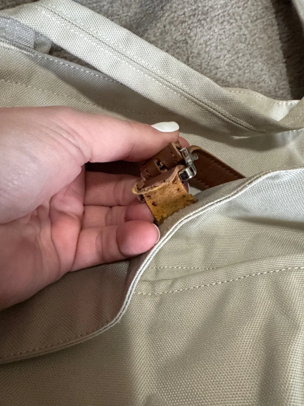 Herschel Retreat Tote - Picture 7 of 11